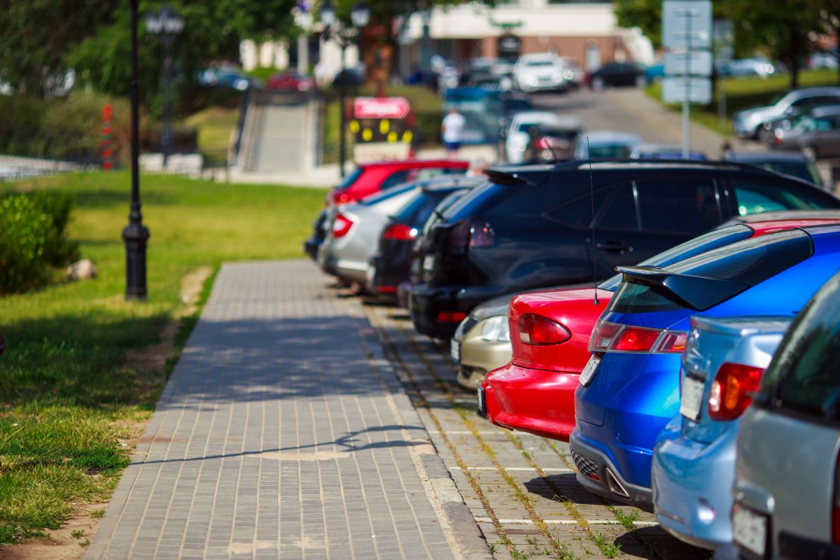 Parkplatzmangel Wohngebiet – Lösungen & Tipps