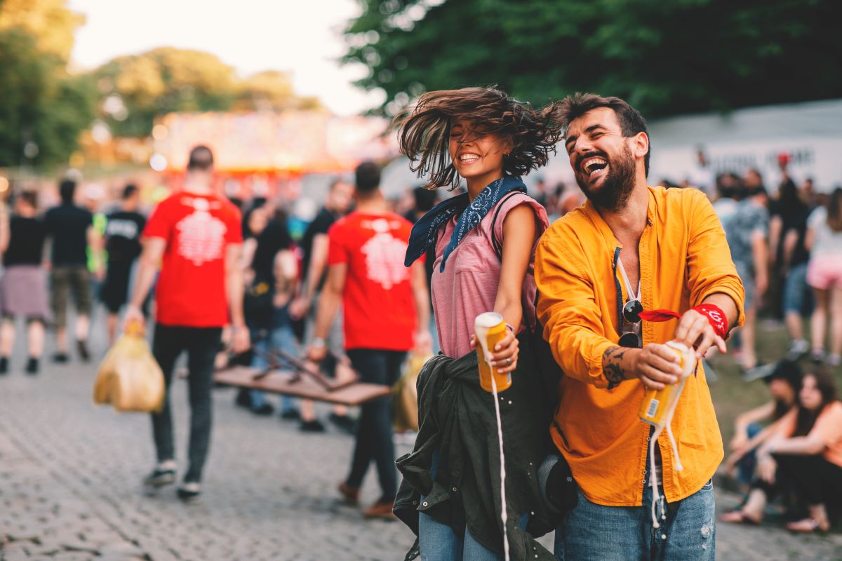 Straßenfest organisieren: Genehmigungen & Anträge erklärt